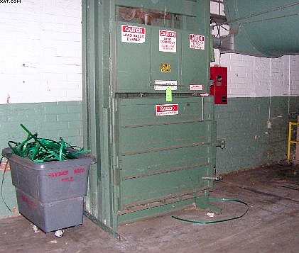 INTERNATIONAL Vertical Baler, 30x48".