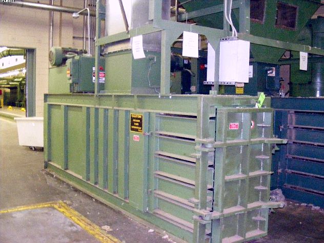 INTERNATIONAL Horizontal Baler, 27x54".