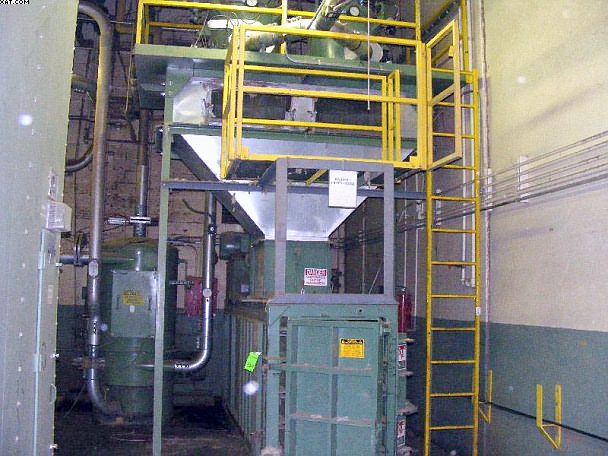INTERNATIONAL Horizontal Baler, 27x54",