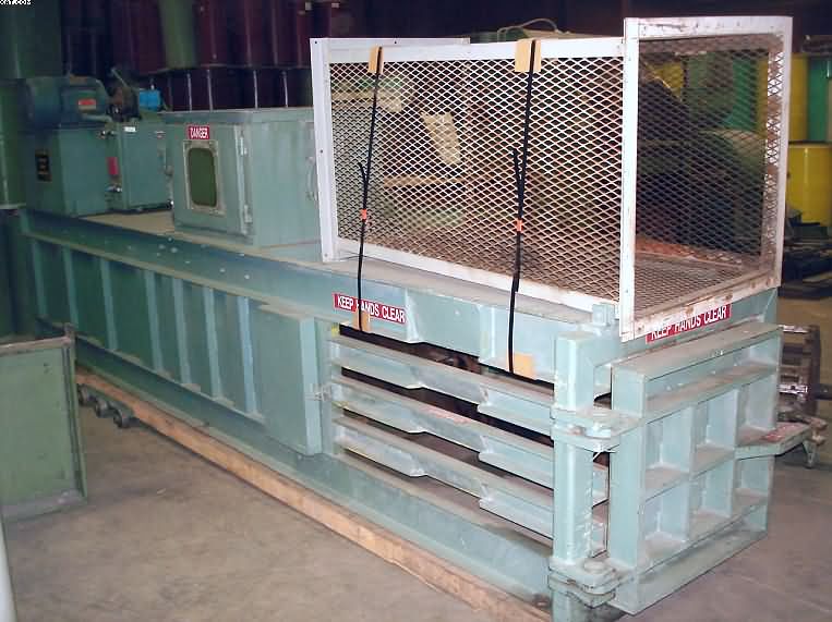 INTERNATIONAL Horizontal Baler, 30x30",