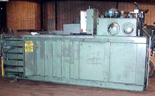 INTERNATIONAL C54 Baler, 27x54",