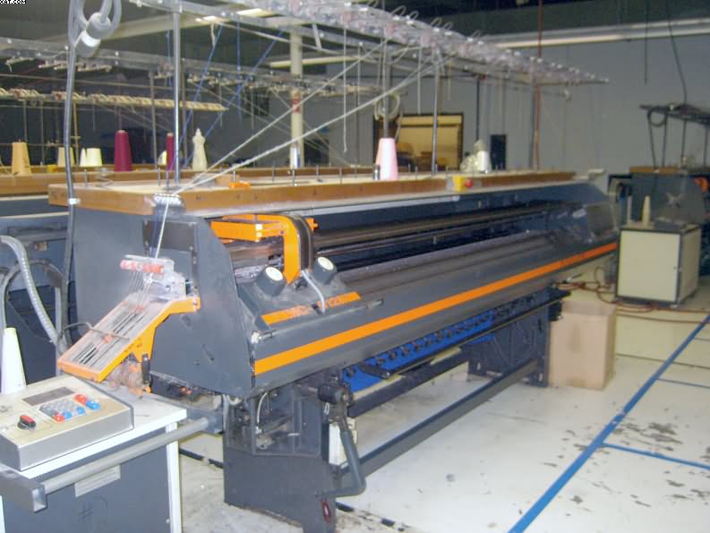 UNIVERSAL Mode MCl 612 and 613 flatbed knitting machines,