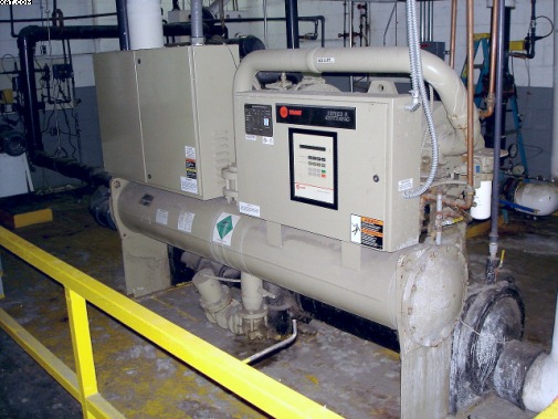 TRANE Centravac Rotary Liquid Chiller, 150 ton, 1999 yr,
