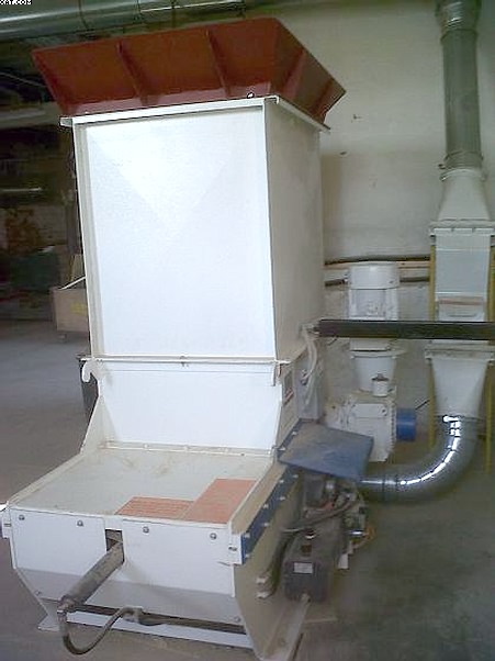 VECOPLAN Model RG 32U Shredder,