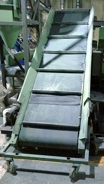 PIERRET EH22 Discharge Conveyor for CT-60 cutter.