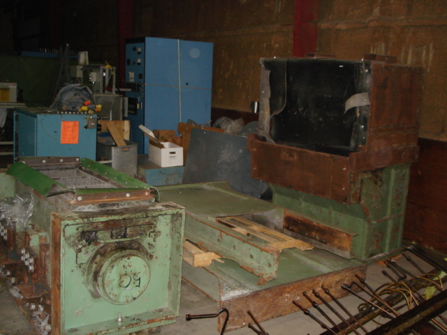 CUMBERLAND 50 (?) Grinder, 125 hp, 20x50" throat,